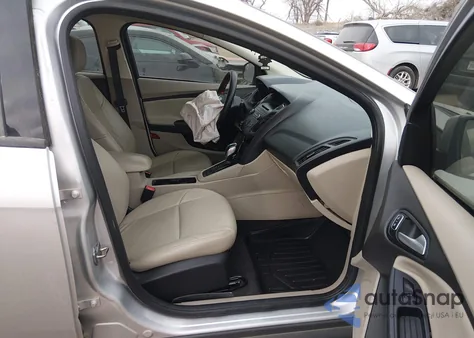 2016 Ford Focus Se z USA, uszkodzony, nr VIN 1FADP3FE1GL219260